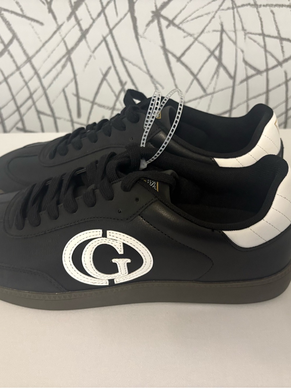 Guess Men's Borge sneakers in black featuring a large "G" logo. - Picture 2 of 10